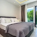 Palace Vila *